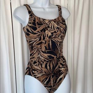 🌸Lands End🌸Slimming One Piece Bathing Suit
